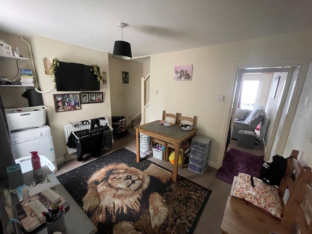 Lot: 122 - TWO-BEDROOM SEMI-DETACHED HOUSE FOR INVESTMENT -